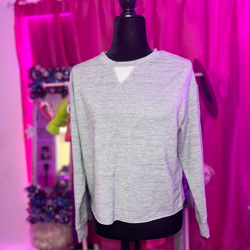 Women’s gray sweatshirt